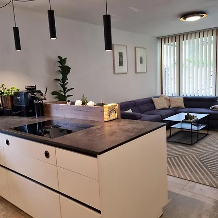 Alpine Hideaway דירה *